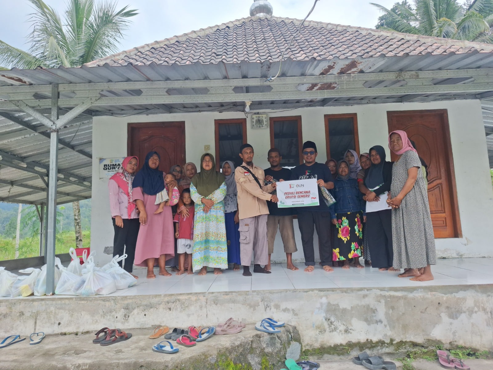 Penyaluran Bantuan Bencana ODOJ di Jawa Timur dan Jawa Tengah